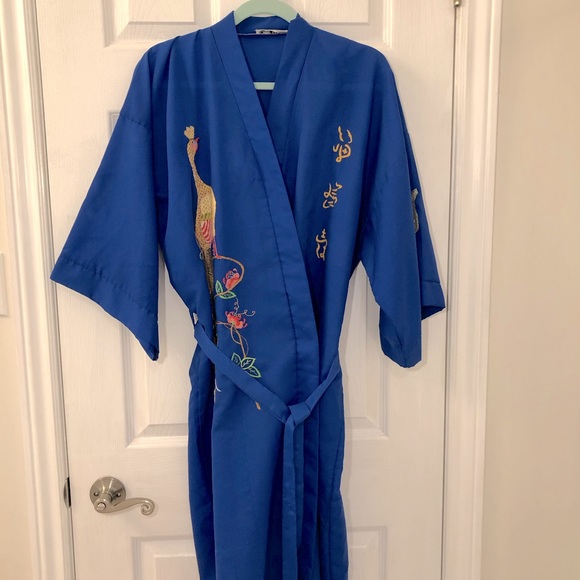 USA Califonia Other - 🧚🏼‍♀️free with any purchase🧚🏼‍♀️ Vintage kimono-style embroidered robe